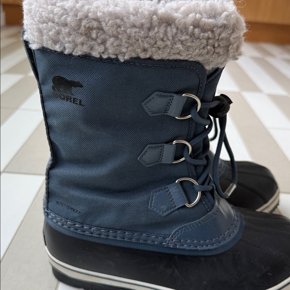 Sorel kids boys or girls winter boots size 4 Yoot Pac - Picture 7 of 8